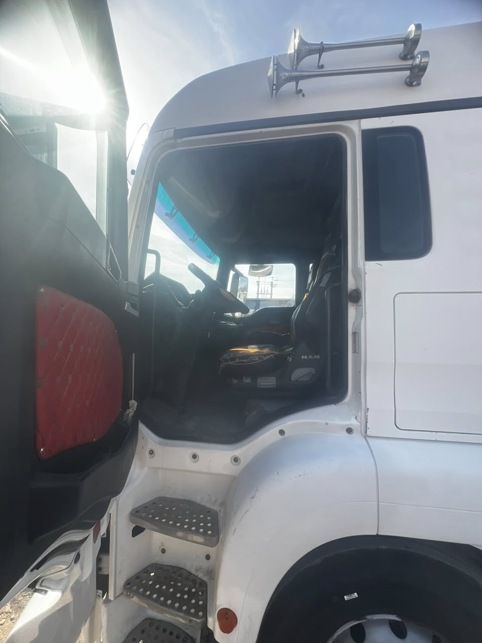 بۆ فرۆشتن 2004 سیاریە جائیزە سیاروە عارەبانە تووخەم تایەی تازە لەژێری تی  رقم هەولێرە  سعری  135مەجالی کەی زۆر کەمی تیایە 
شوێن کەلار 
ژ.م ***********
