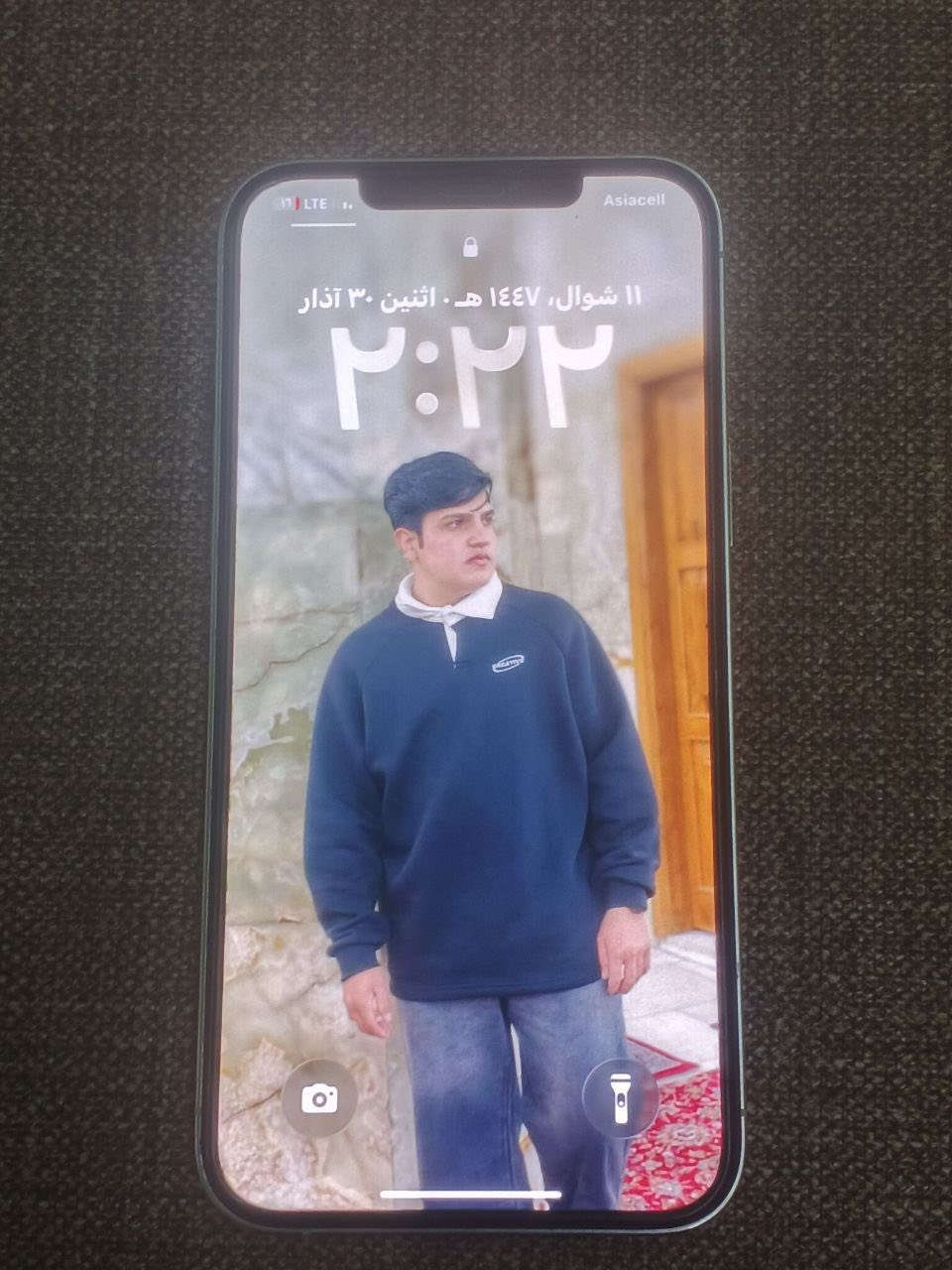 سلام عليكم 12ابرو ماكس مساحت التخزين 128البطاريه 88جهاز مامفتوح ونضيف كلش فقط الفيس ايدي واكف مكاني بغداد الشعله رايده 500رقم الهاتف ***********
