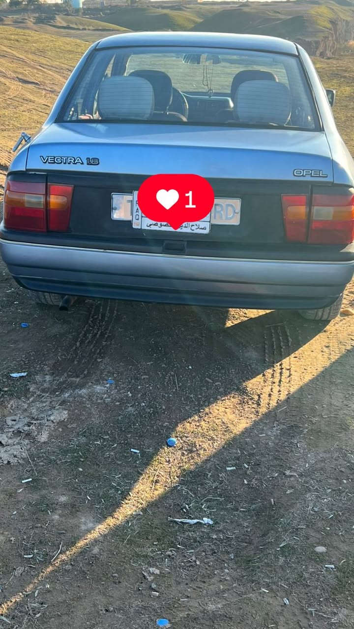 السلام عليكم فكتره 1990 رقم صلاح الدين تحويل ثاني يوم تريد وكاله عادي.  كير عادي  كهربائياتها كلها شغاله  محرك 1800   مكفوله من كلشي 
 ***********
