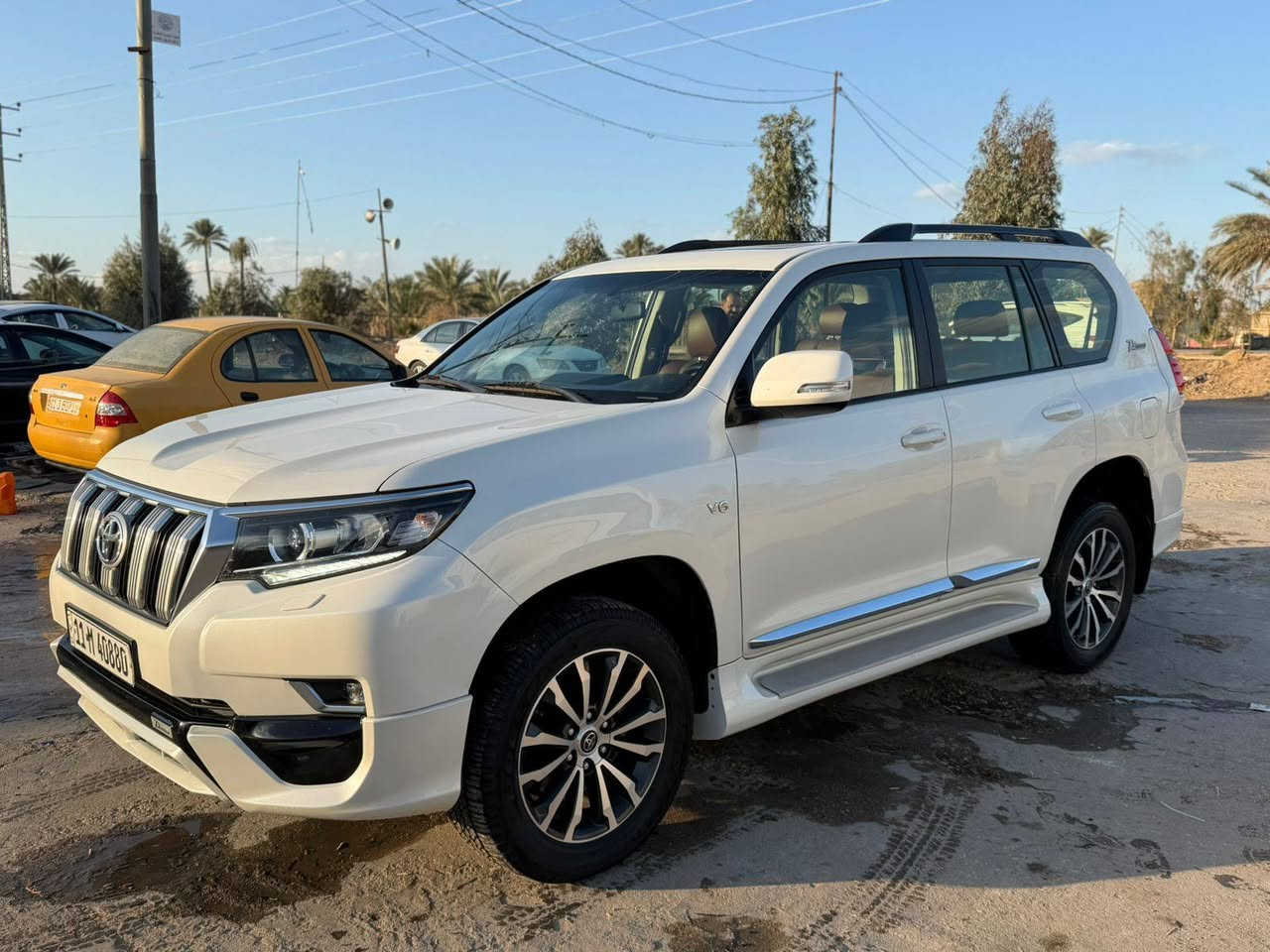 السلام عليكم 

للبيع برادو موديل (2022 )رقم بغداد فول سبعينية ماشيه (105 )ألف بيها بارد في قبق الجنطه بسيط وبيها سونار مُرفق معَ الصور 

السعر 395 وبيها مجال بسيط 

للاستفسار: الاتصال على هذا الرقم ⬇️
(***********)
