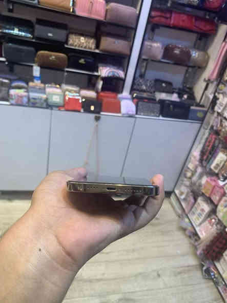 ذاكرة 256 
بطارية 79 
جهاز على وضع الشركة كلشي ممبدل بي 
السعر 475
العنوان بغداد الدورة الميكانيك
 
واتساب ***********
