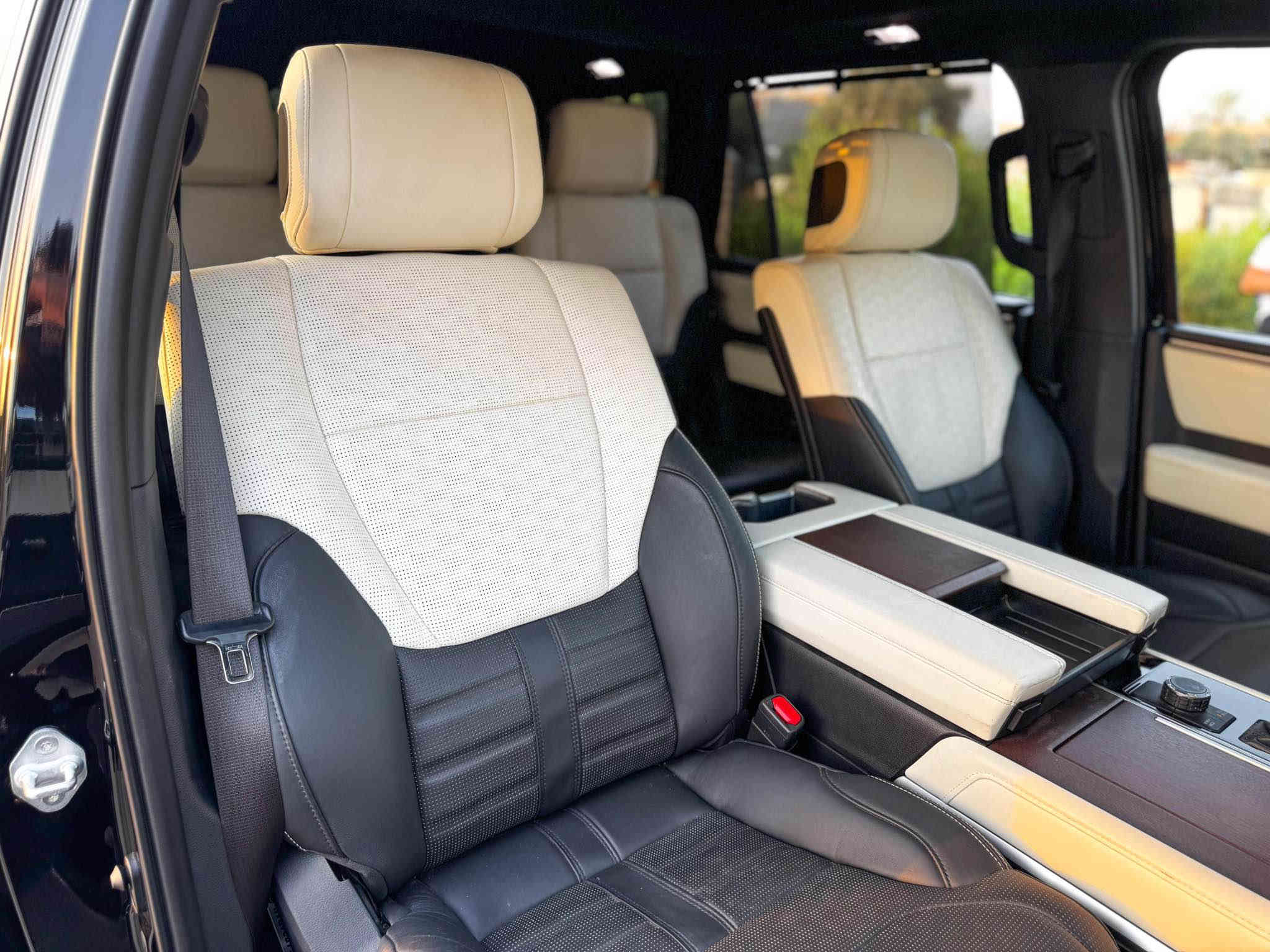 للبيع تويوتا سيكويا كابستون 2023 فول مواصفات 

حادثهة تقرير غرق فقط السيارة بداخل المزاد شغالة و تمشي و بدون اي مسج 
 
محرك السيار V6 3.5 تون توربو  هايبرد 

المواصفات
بانوراما 
3 شاشات 
4 مقاعد تدفئة و تبريد
رادار (امامي+خلفي+جانبي)
تثبيت مسار قيادة ذاتية 
5كامرات محيطية و المراية الوسطية كامرة
عدادات دجتل
سستم صوت jbl
دوس كهرباء
صندوق كهرباء
الابواب كلهم دخول ذكي بصمة 
بردات بل بوب الجام الخلفي. بلاديات 
السيارة بيهة بصمتين يعني مفتاحين 

السيارة مكفولة كفالة عامة من كلشي شخط او صبغ او عطل او اي تصليح حالهة حال الكلين و شرط الفحص

السيارة ماشية 28 الف ميل
السعر 62 الف دولار 

للاستفسار ***********
مكان السيارة بغداد بغداد
