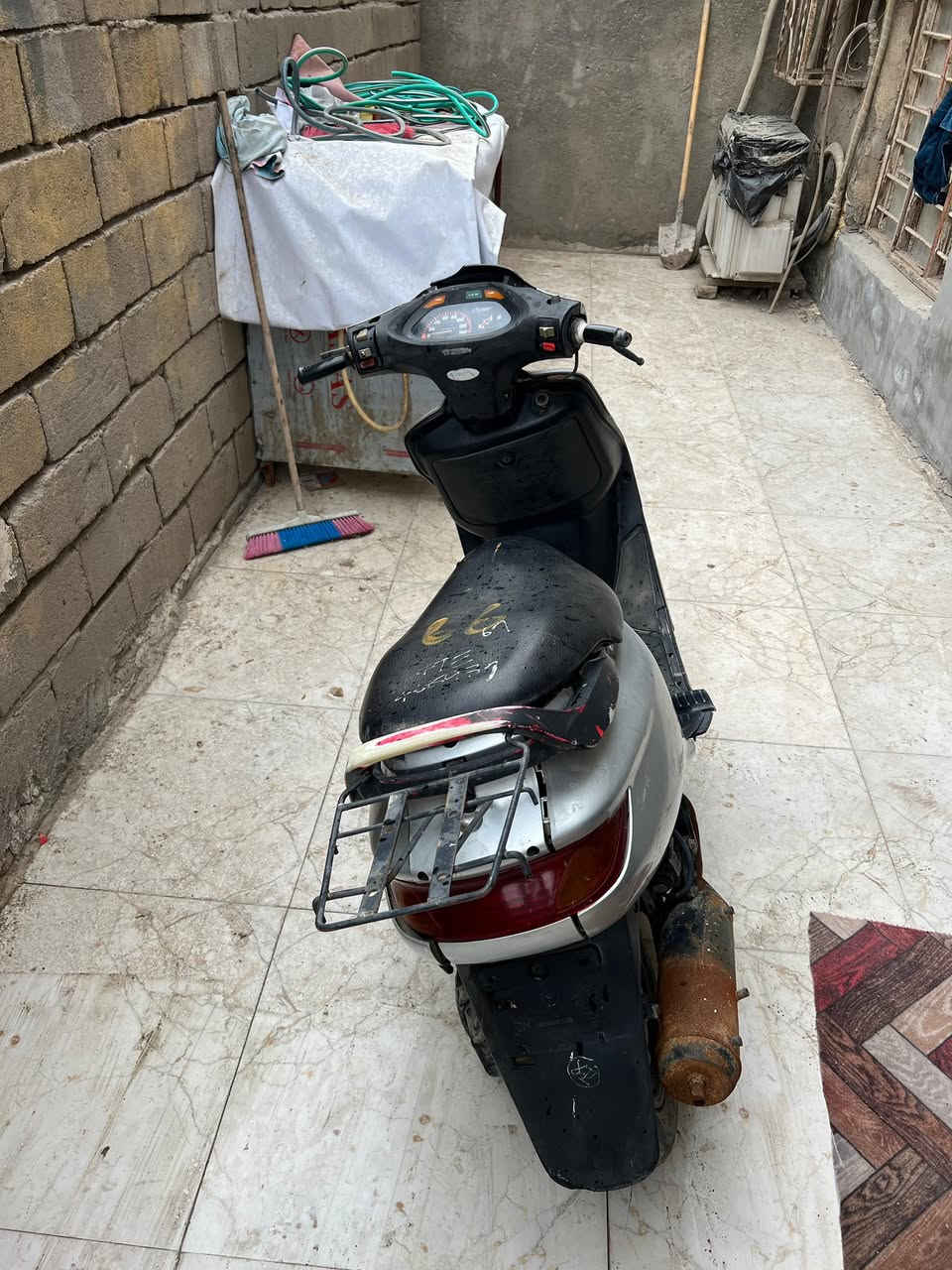 السلام عليكم
دراجه فراشه للبيع 
كامله ما بيه نقص بلاديه
ناقصها تجفيت
سعر 175وبيه مجال 
***********
