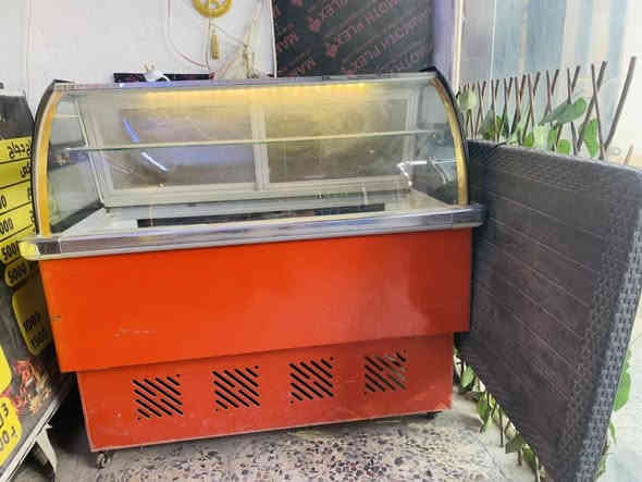 للبيع براد مقبلات 14 بلانك 
مكان بغداد الشعب 
البراد اخو جديد استخدام قليل 
راسل خاص او اتصل عل رقم ***********
