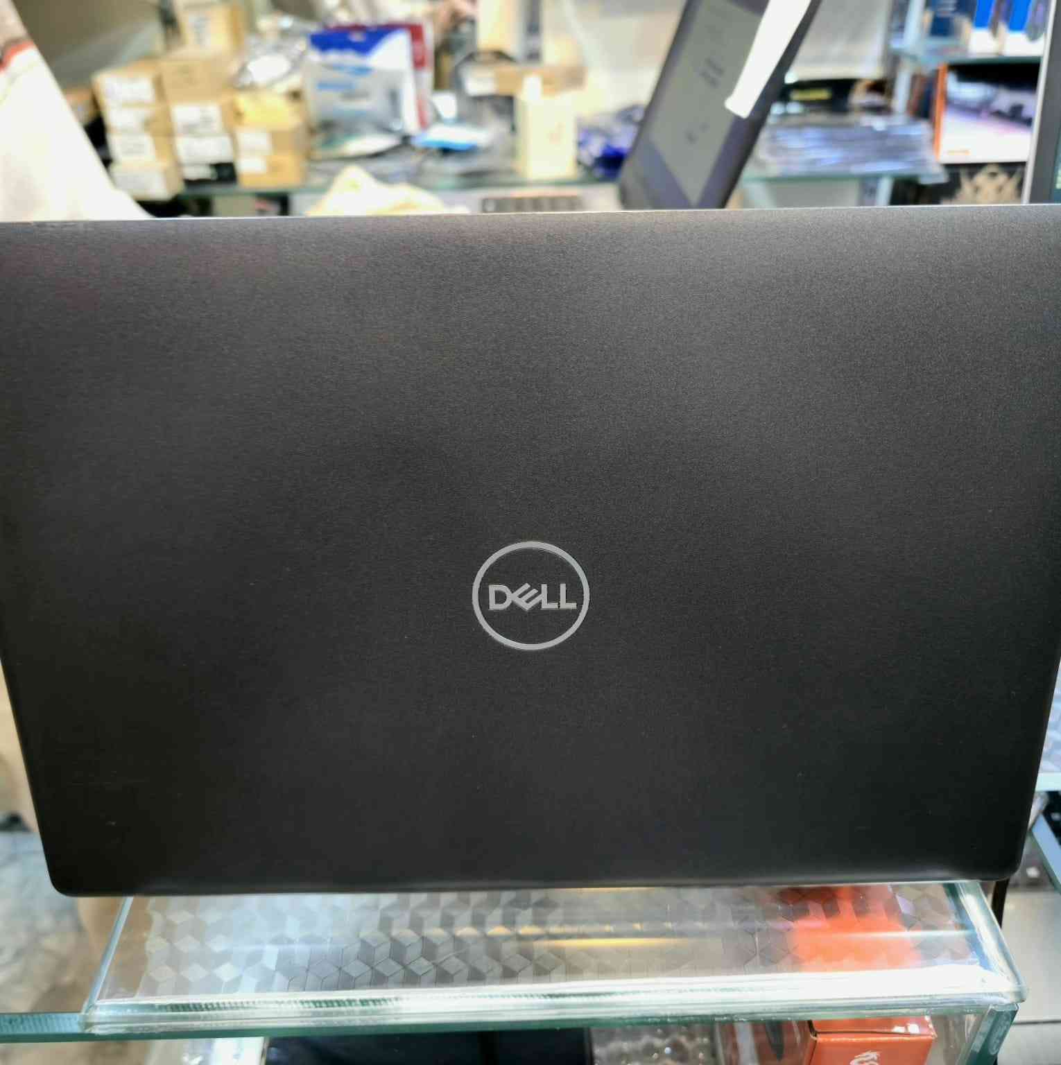 Dell Latitude E5400
CPU : i5 8th
RAM : 8G
HARD : 256ssd
SCREEN : 14" FHD
GPU : intel
الملحقات : 
شاحنة اصلية + حقيبة و ماوس
العنوان :
 موصل - المجموعة الثقافية ـ قرب نفق الجامعة - مجمع الغانم
للتواصل : 
***********
***********
