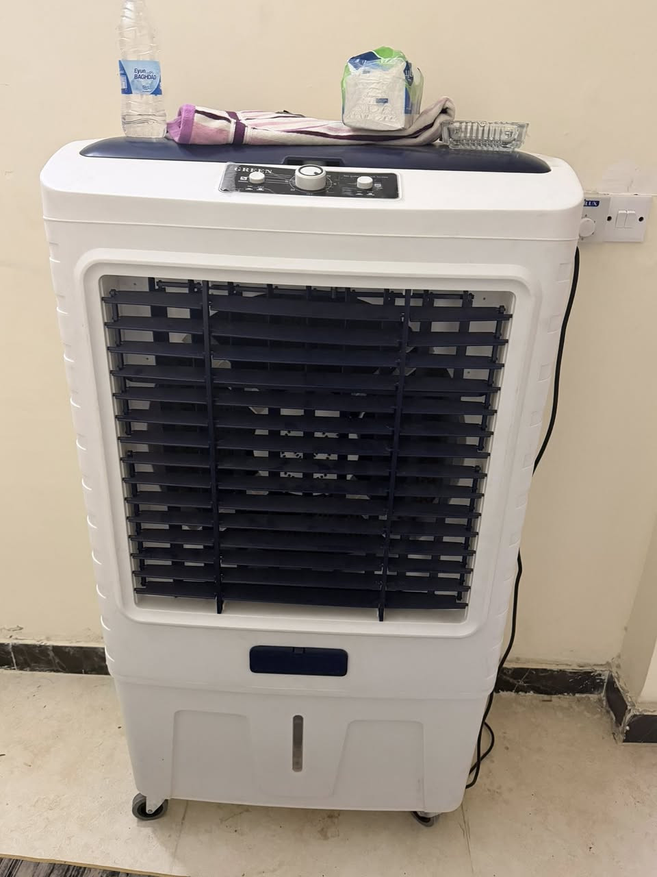 ميز بلازمة صاج وبلازمة حجم 55 ب 300 مبردة داخلية بالكارتون ما مشتغله ابد  ب 150 جرباية هي ودوشك ب 100 الف مكاني كرادة خلف مسرح الوطني فرع باجة ابو طلال للاتصال. ***********
