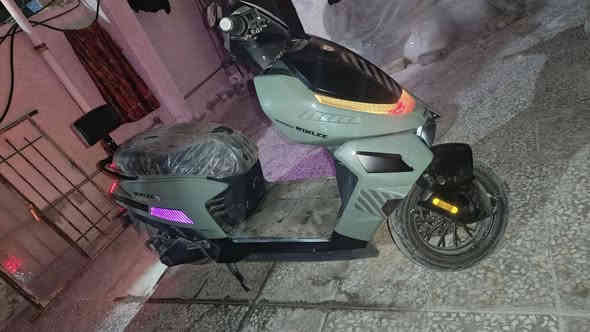 دراجة شحن من شركة WlNLEE
ملف 3000
تمشي 120 
سعر مليون 100 وبيهة مجال
رقم الاستفسار ***********
