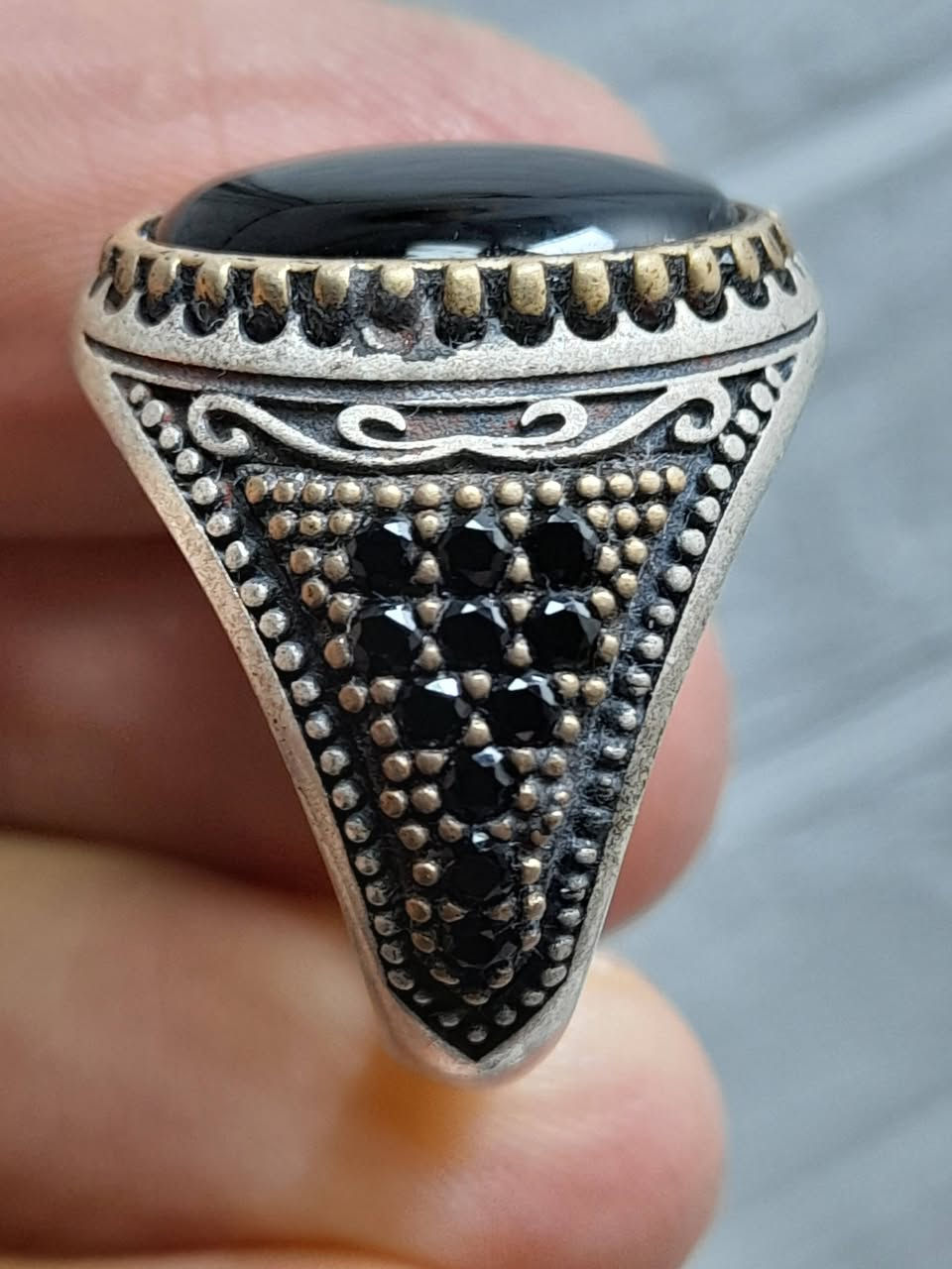 #ياالله
السلام عليكم ورحمة الله وبركاته 
نقدم لكم كل ماهو جديد ومميز 
متابعينا الكرام نقدم لكم خاتم فضه عيار 925 بحجر ( عقيق قديم ) صياغة  وجميلة بسعر (50) الف والتوصيل (  5 )   اقوى عرض تحطيم الاسعار  للحجز والاستفسار مراسلة الصفحه او الاتصال على الرقم يوجد واتساب ‎0774 784 6745 يوجد توصيل الى كافة محافظات العراق 🇮🇶 🇮🇶
