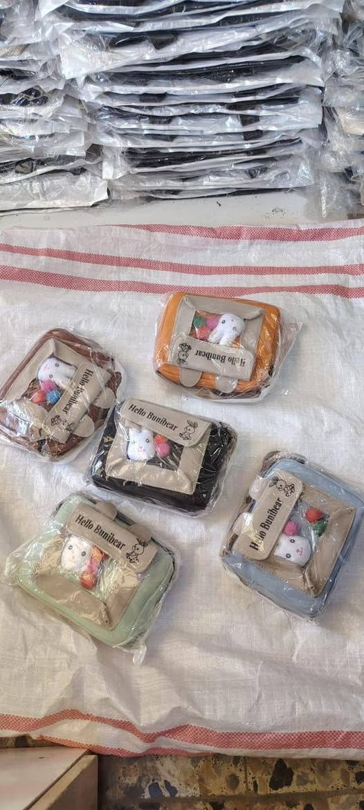 جنط نسائيه سعر القطعه ٥ ومتوفر توصيل بلدروز وكافة المحافظات للحجز والاستفسار مراسلة الصفحه او الاتصال على الرقم ***********
