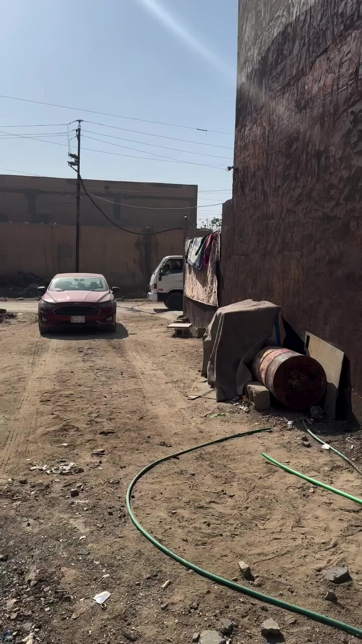 🏡قطعه ارض سكنيه كامله للبيع - ابو غريب 

📍الموقع: ابو غريب - حي الشهداء الضباط - خلف معمل البسكت 🔰🔰

📏المساحه 240 م 💯 واقع حال 282م
📏الواجهة 12م
📏النزال 20
📃طابو صرف سكني 

📌القطعه الي بدون دلاليه

‎للاستفسار : ***********☎️
