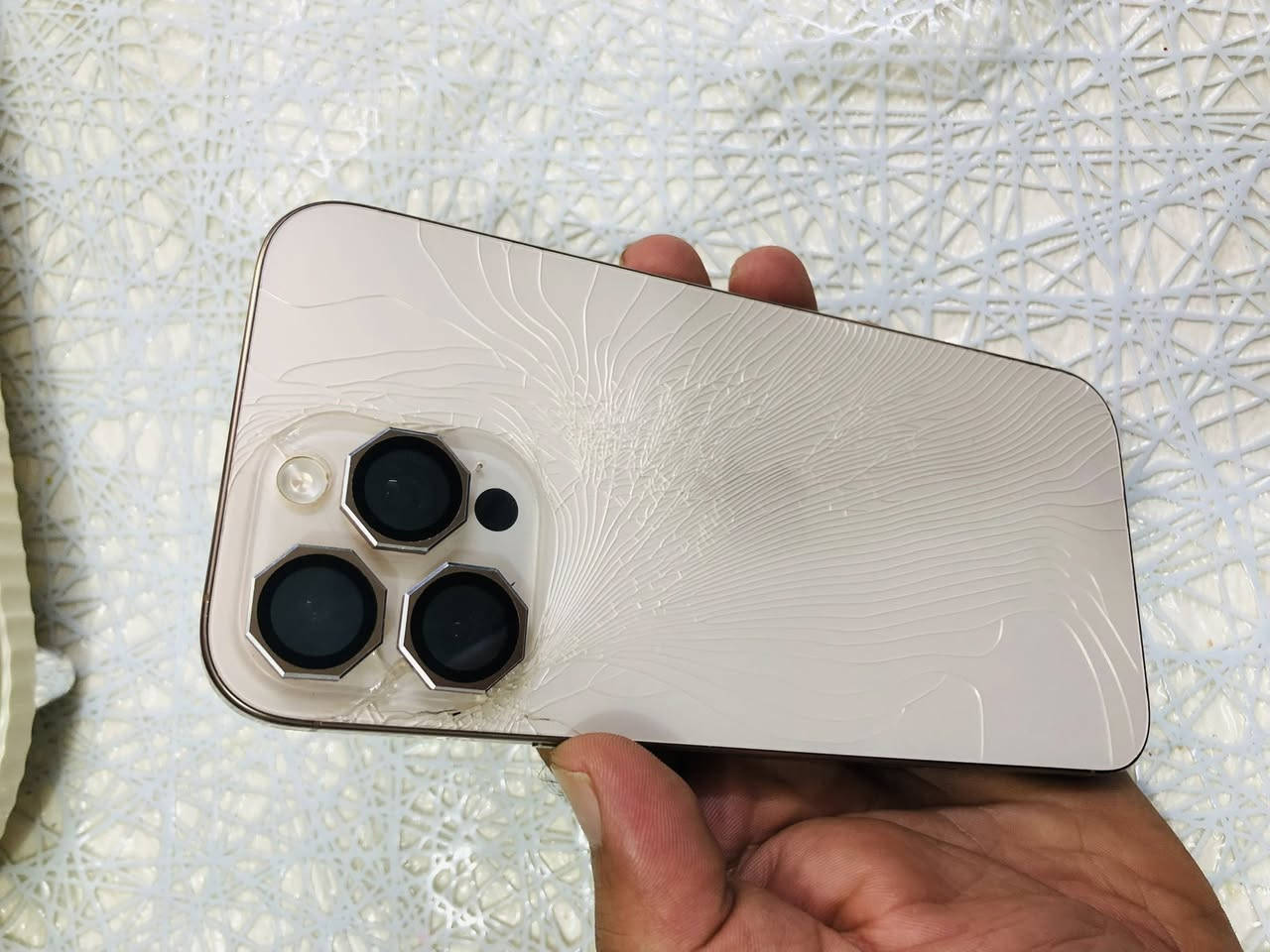 سلام عليكم آيفون 16 برو ماكس ذاكره 256 بطاريه 90 شرق اوسط كفاله عامه جهاز وتر بروف لا مفتوح ولا مبدل بي شي فقط الضهر واضح بل صور السعر 1150 مكاني الشعب رقمي ***********
