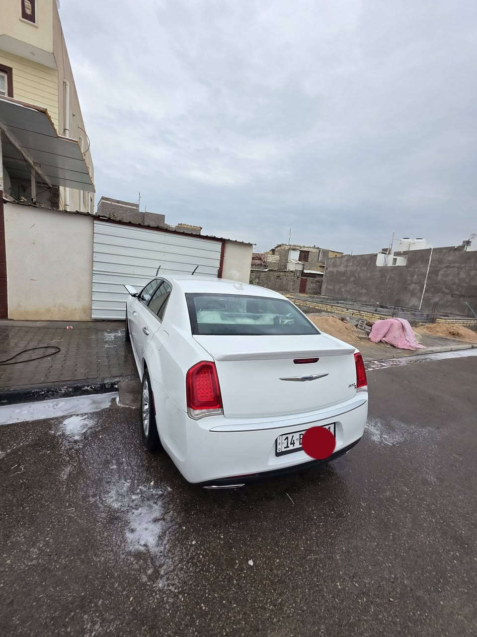 السلام عليكم ورحمة الله وبركاته.
للبيع فقط؟ أوباما كرايلسر C300
رقم بصرة مديل 2018أصل
لا معلاية ولا منصاية ولا مرمزة 
مشروع وطني السعر 250ورقه 
وارد أمريكي تو ويل محرك 3٫600
لون ابيض شاشة كبيرة عارضة
كاميرا خلفية بلادية دوارة. 
جميع التحكمات شغالة. 
بطارية أصيلة جديدة. 
ويل كب كروم أصلي. 
تخم تاير جديدابو الوردة. 
تدفئة تبريد أمامي خلفي. 
لايت زنون عالي وناصي. 
محرك كير أكسل حدادية كفالة. 
ماشية 90ألف كيلو متر تقريبأ. 
رقم بصرة والمكان بصرة قضاء المدينه. 
السعر 250ورقة وبيها مجال قليل. 
 ***********
..................................
