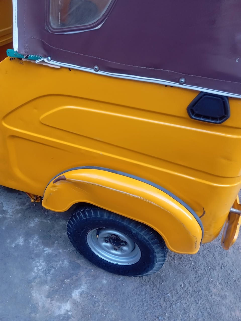 السلام عليكم
تكتك للبيع موديل21 شهر 11 
المكان مدينه الصدر 
السعر 8مليون و300
الهاتف ***********
