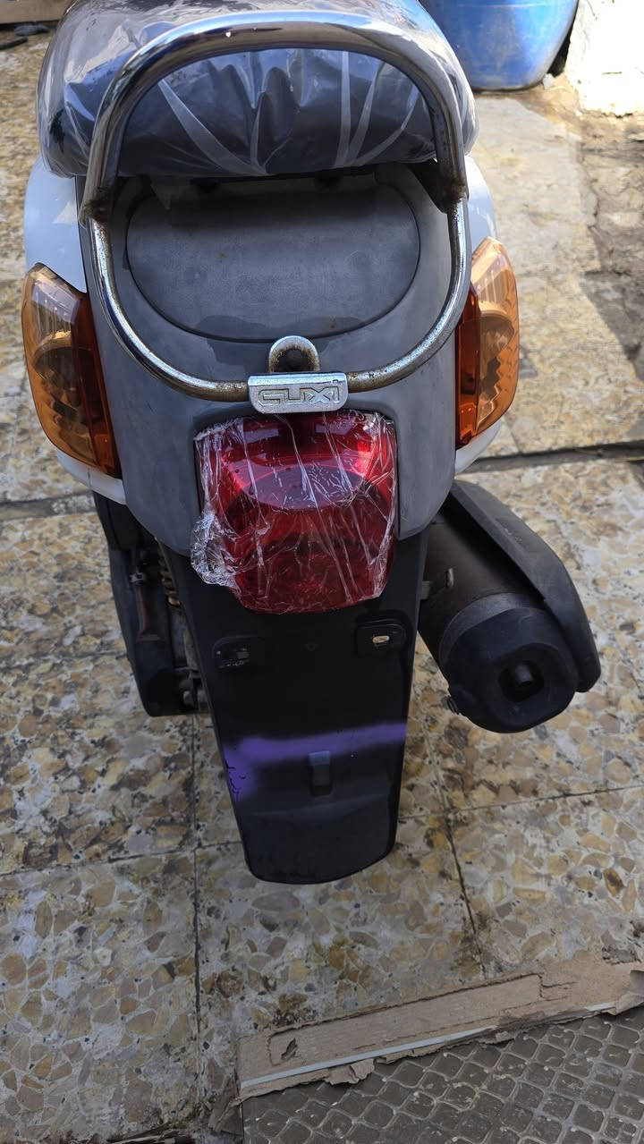 السلام عليكم دراجه بوليس 2014 مال معرض صارله شهر دراجه جديد بعده كفاله عامه وين تريد افحص  كفر اصلي ختم واحد ويه المكينه كله بلاديه مابيه برغي تجاري سعر مليون ١٠٠ وبيه مجال عنوان مسيب تصال. ***********
