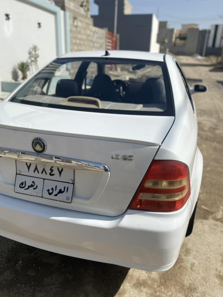 سلام عليكم سيكي للبيع 2009طخم امامي خلفي جديد طخم تاير جديد كاربون بانزين للستفسار ***********
