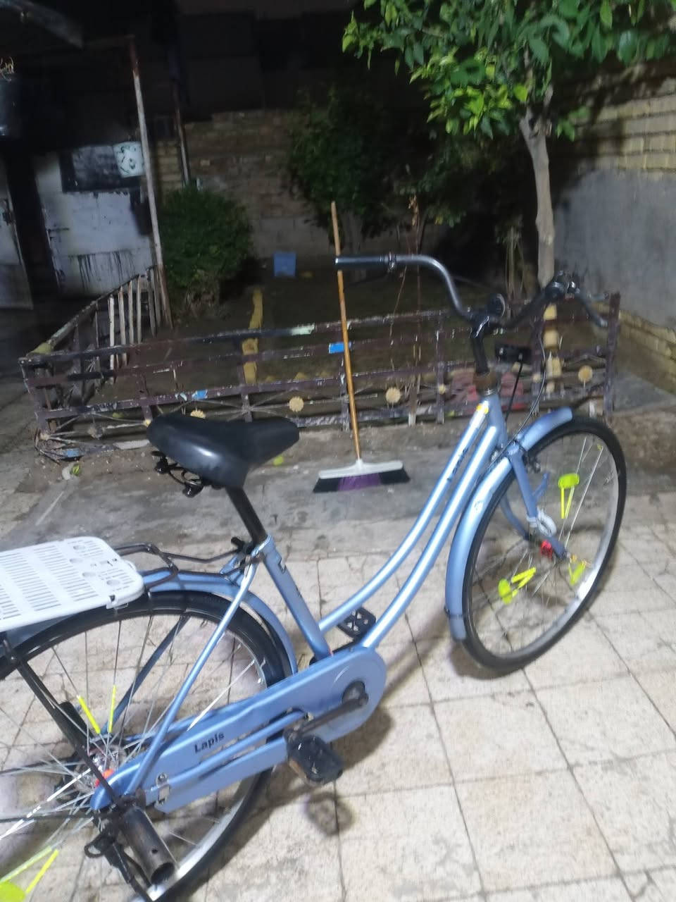 بايسكل بناتي ياباني للبيع حجم 26 بايسكل موديل 15 نظافته 100% المكان الداموك اي واحدي***********
