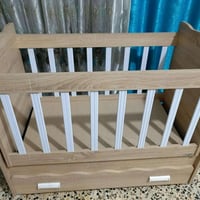 سرير طفل • مستعمل شهر • النواب