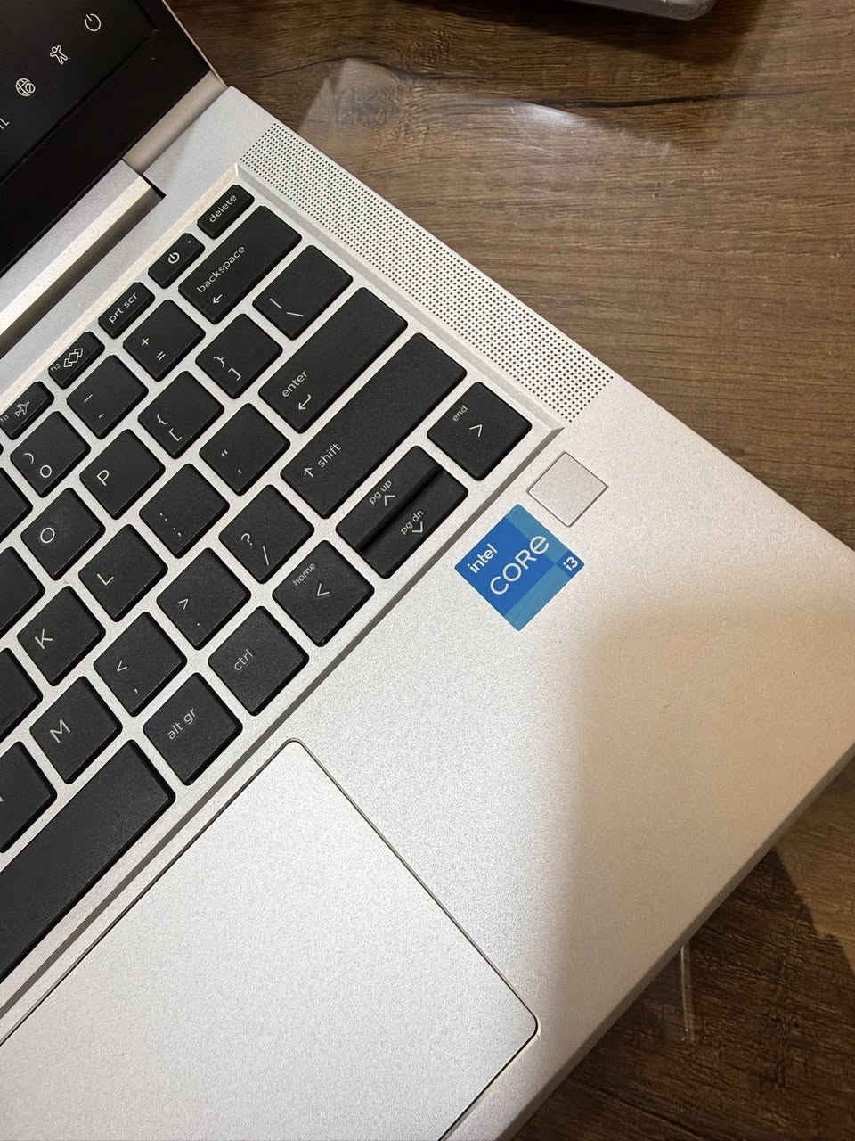 🔹 المعالج (CPU): Intel Core (أداء سلس للأعمال اليومية والمتوسطة)
🔹 الذاكرة (RAM): 16GB
🔹 التخزين: SSD NVMe سريع
🔹 كرت الشاشة: Intel UHD Graphics
🔹 الشاشة: وضوح عالي (مناسب للدراسة والعمل والتصفح)
حجم الشاشه : 13 انج 
الجيل 11 
🔹 النظام: Windows 11
🔹 التصميم: نحيف وأنيق – سهل الحمل
🔹 الاستخدام:
✔️ دراسة
✔️ أعمال مكتبية
✔️ تصفح وإنترنت
✔️ مشاهدة فيديوهات

✨ الجهاز نظيف ويعمل بكفاءة عالية
📌 مناسب للطلاب والموظفين
السعر 300 الف 
***********
