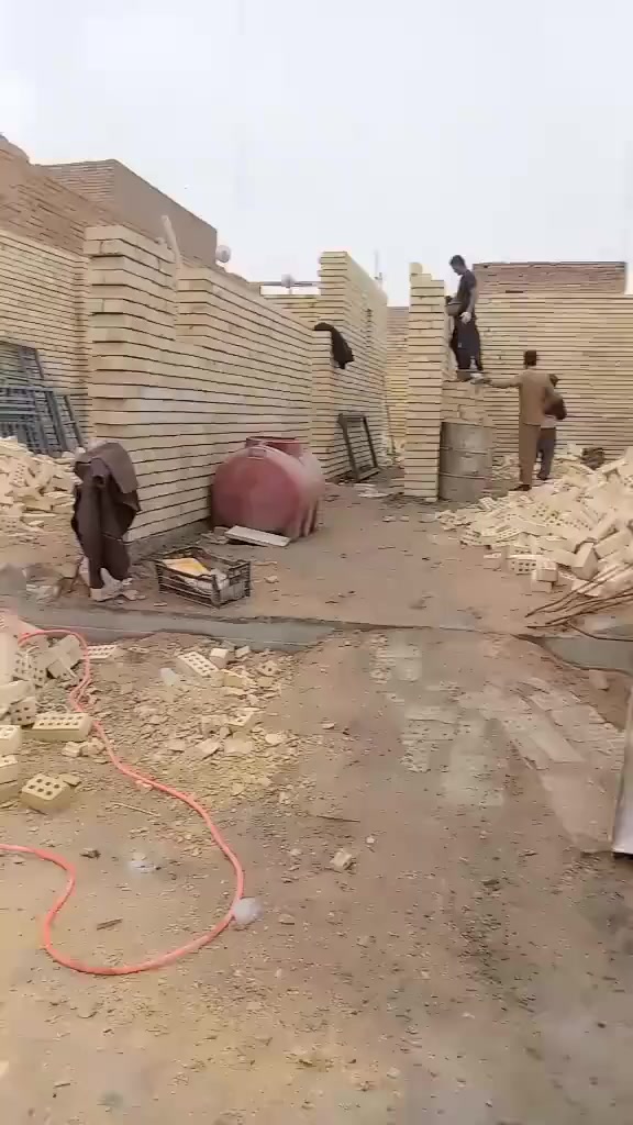 خلفه بناء في النجف ***********
