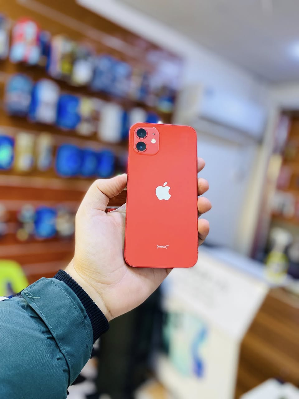 السلام عليكم للبيع ايفون 12 عادي ذاكره 64 بطاريه 100 الجهاز مبدل شاشه وكاله اصليه وبيها خط كلش خفيف كلش تركز يلا شوفه وميأثر اصلن بس للمصداقيه جهاز كامرات صوت اتصال نت كله فووول وكلشي شغال بي جهاز يخبل بسعر مناسب 185 الف مكاني تكريت ***********
