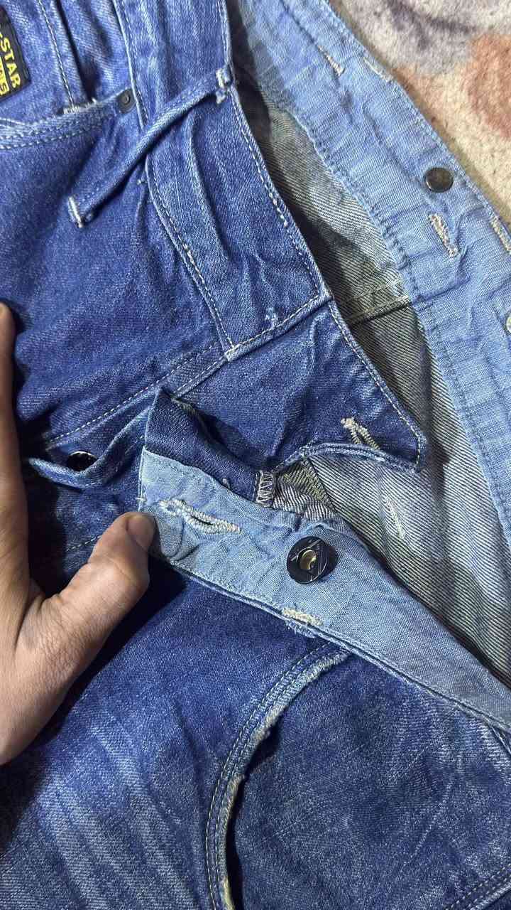 السلام عليكم
جي ستار  جينز اصلي قياس ٣٣
نظافة ١٠/١٠
قباس ٣٢
السعر ٢٠


**إذا كنت صاحب هذا الإعلان وتريد حذفه لأي سبب، رجاءا أرسل رسالة إلى الدعم الفني**