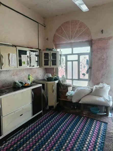 السلام عليكم بيت للبيع المساحه 200.
.
يحتوي على صاله مطبخ واستقبال وغرفه وحمام داخلي وصحيات خارجيه 

نوع العقار اصلاح زراعي  

الموقع الحمزه الغربي حي العسكري قرب كاع الفوازين 

السعر 18  رقم الهاتف ***********
