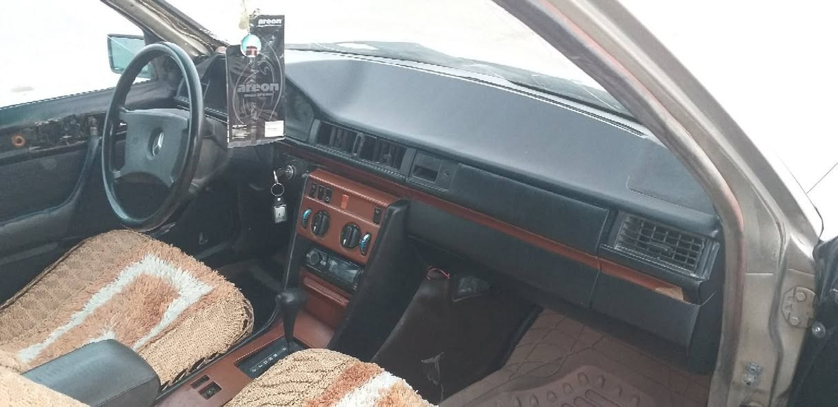 مارسدس دب مديل 91 رقم نكليزي سنويه 29 كير محرك حداده تخم تاير خير من الله السعر 35 العنوان قرنه بني منصور هاتف *********** ابو السنويه جاري
