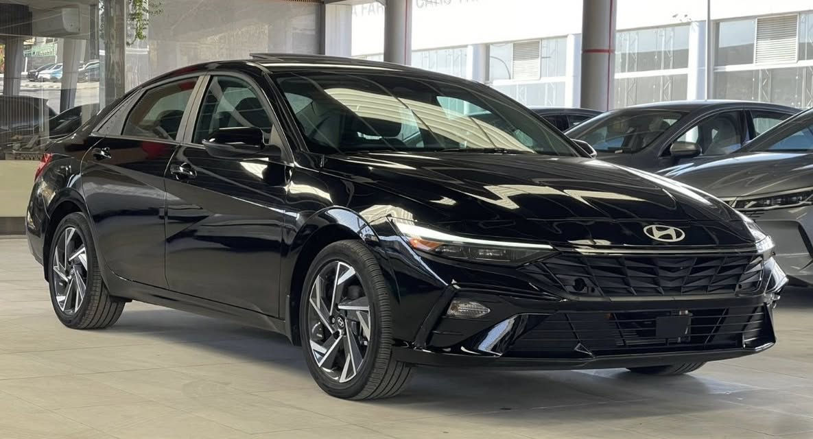 السلام عليكم
النترا هايبرد 
2025
رقم بغداد حره دخول جديد
ماشيه 3500 فقط
فول مواصفات 
محرك 1600
صبغ قطعه وحده البنيد فقط بدون دواخل بدون ايرباك 
السياره جديده جدا بدون اي نقص 
السعر  162$
للإستفسار *********** وات ساب
