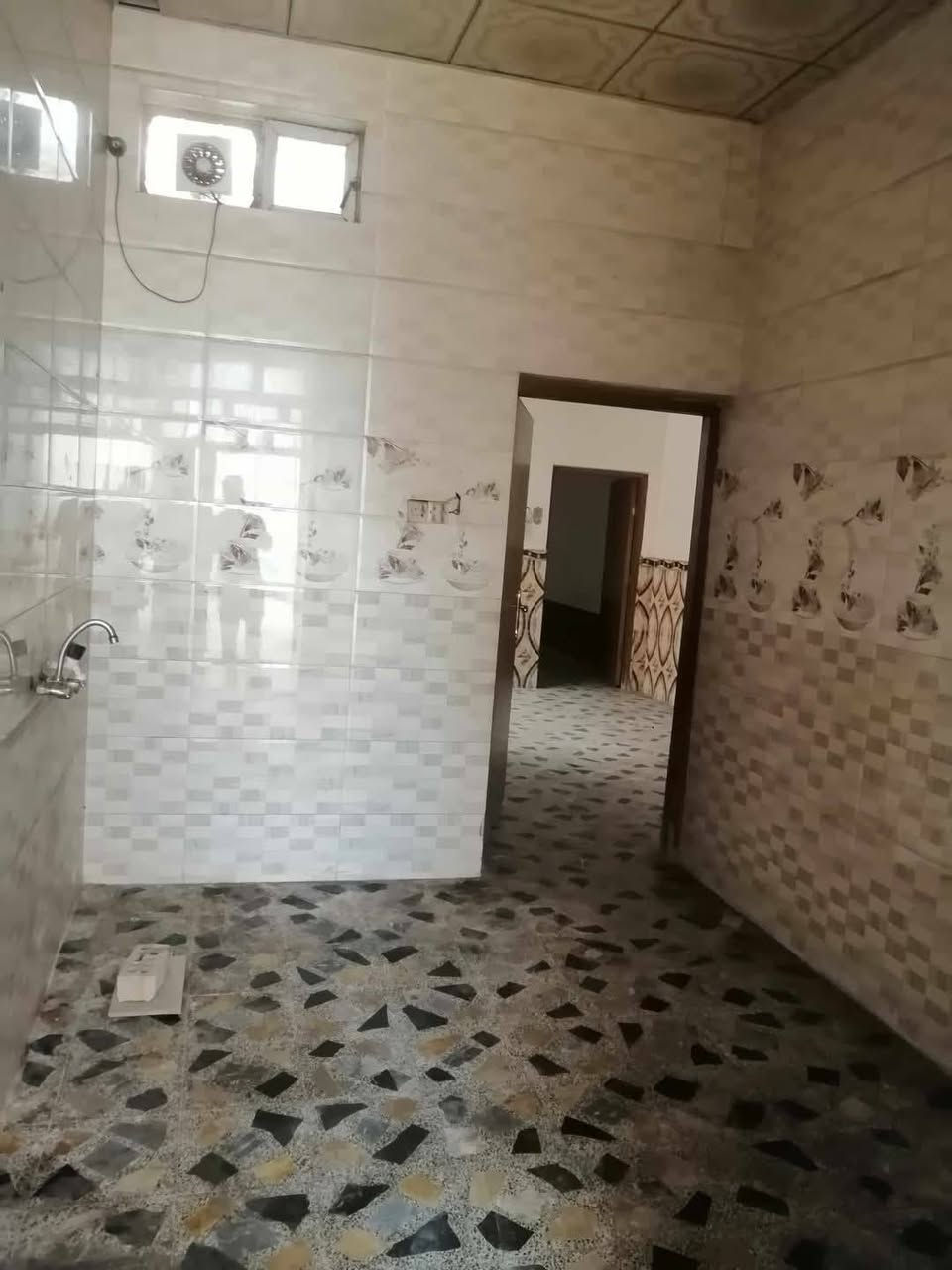 بيت للإيجار 100 متر في حي النداء منطقة 58 شارع جامعة الكفيل سعر الإيجار 300 الاتفاق مع  صاحب البيت مباشر ***********
