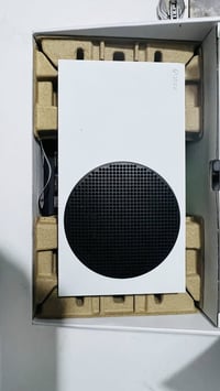 🙋🏻 Xbox series S نظافه: 100%✅ جهاز جديد بمعنى الكلمه استعمال قليل حتى ...