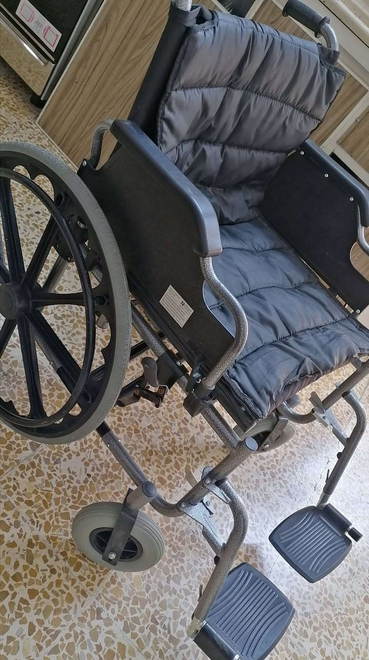 عربانه للبيع نظيفه حيل مستعمله مابيها اي خدش ولاضرر بيها بريك من الجهتين سعرها ١٨٠ عنوان السبعاوي الشراي تواصل عالخاص ***********
