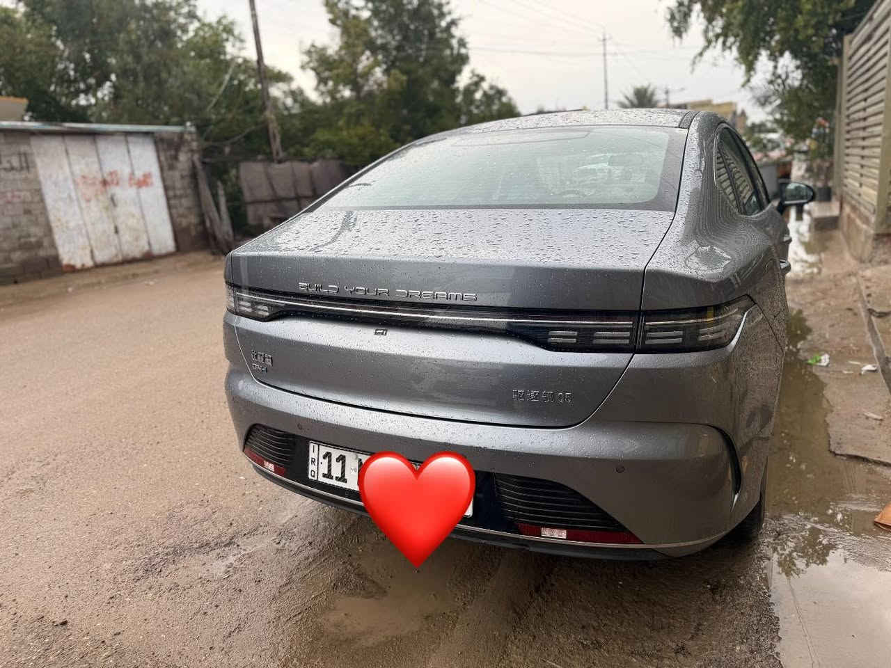 السلام عليكم 

بي واي دي دست رويل 

مرقم بغداد بسمي 
كفالة عامة من كلشي 
ماشية 4000 الف زيرو بعدها 

بيها شاحنة أم الايرث سعرها 200 دولا يعني ماتحتاج بورد كبل للكهرباء
وبيها فرشت صندوك وبيها إضافات اني ضايفهن 

مكاني  بغداد ( حي الإعلام )
الرقم ( *********** ) 
السعر ( 1800 )
