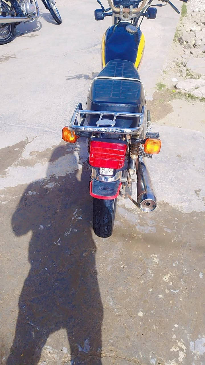 سلام عليكم شباب سفانه موديل.    2023    قم شاصي وبليته موجوتات وراق ضائعه دبل سيم دراجه خير من الله سعر 300وبيه مجال حك جيه مروس عادي  شعندك نزل ستوته دراجه تصال ***********
