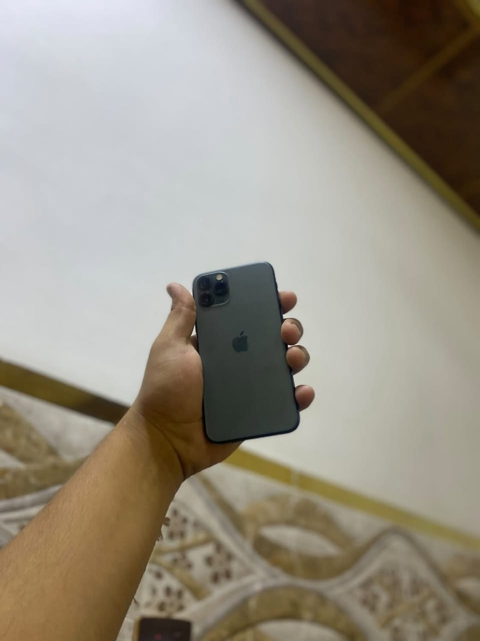 آيفون 11برو فقط
ذاكره 256 

مبدل شاشه اصليه جي اكس 

بطاريه بلادي 73

كامرات فول +كامره اماميه واكفه 

فيس إيدي شغال شرط 

سعر 210 

لتواصل ***********
