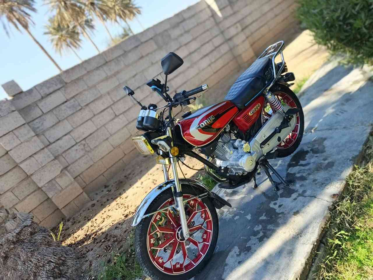 السلام عليكم دراجة سيفان موديل 2024الاصلي محرك 200 دشبول الكتروني نضيف مثل ما موضح بصورة مكاني شهربان ***********
