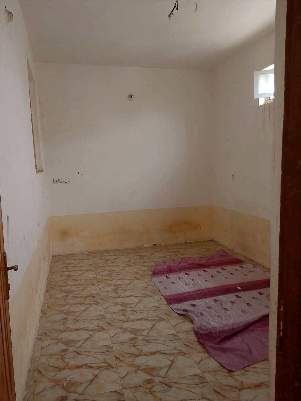شقة للايجار ارضيه / 📍العنوان  –   حي الزهراء ورا ء مضيف الرواجح 🌹
تحتوي على'/ ( 🛏️ غرف نوم1
    
      استقبال 

 • 🛏️ صالة 

 • 🍽️ مطبخ 

 • 🚿 صحيات 

👨‍👩‍👧 يفضل عائلة صغيرة

🔹 

بعد بنيان جديد 

🔺#للاستفسار مراسله واتساب ع الرقم التالي 

*********** 📲

***********📲
