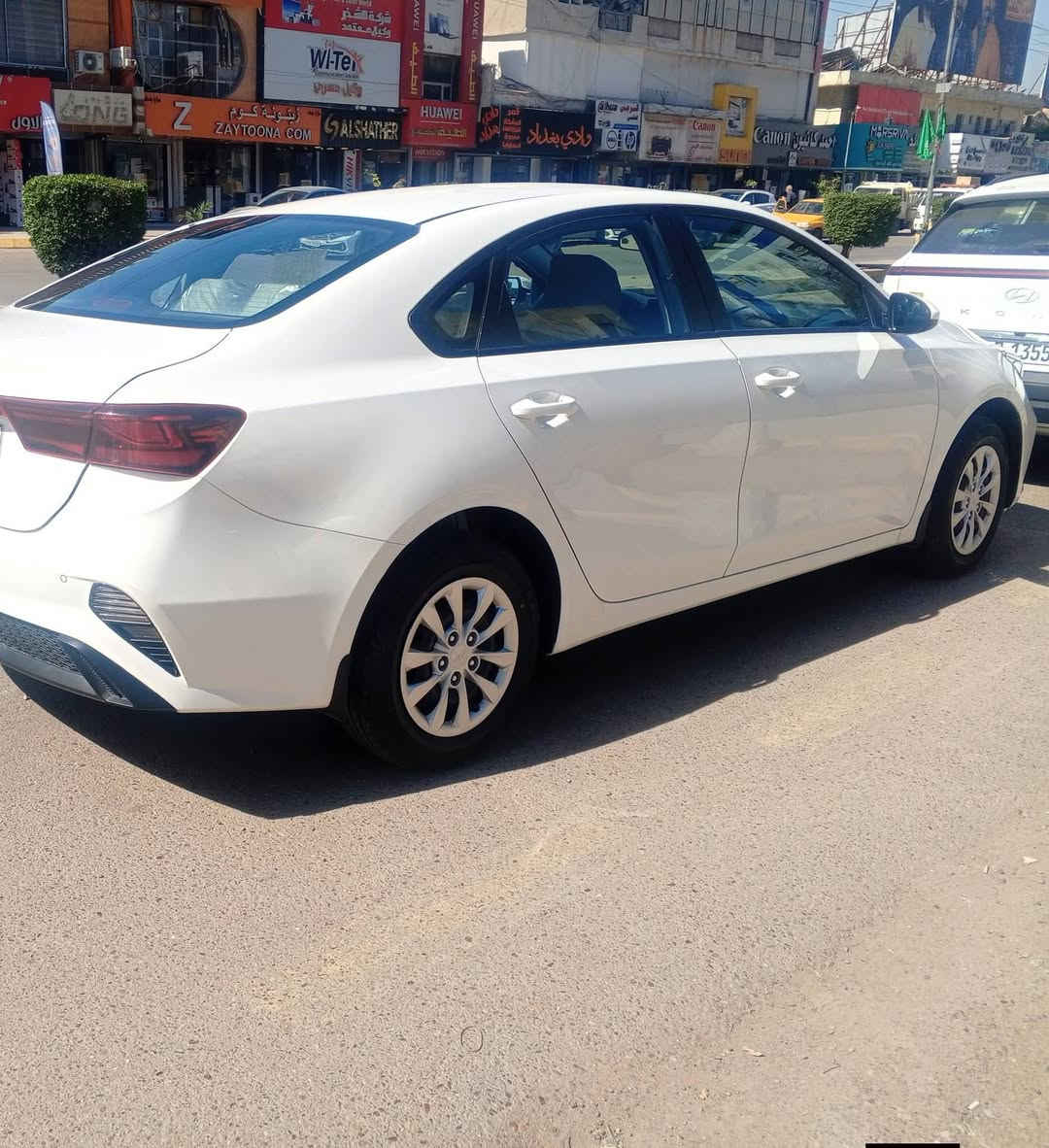 سيراتو 24 خليجي محرك 1600 دوش
مكفولة كفالة عامة ماشيه 24الف 
رقم بغداد بسمي داخل لونين السعر170
***********
***********

