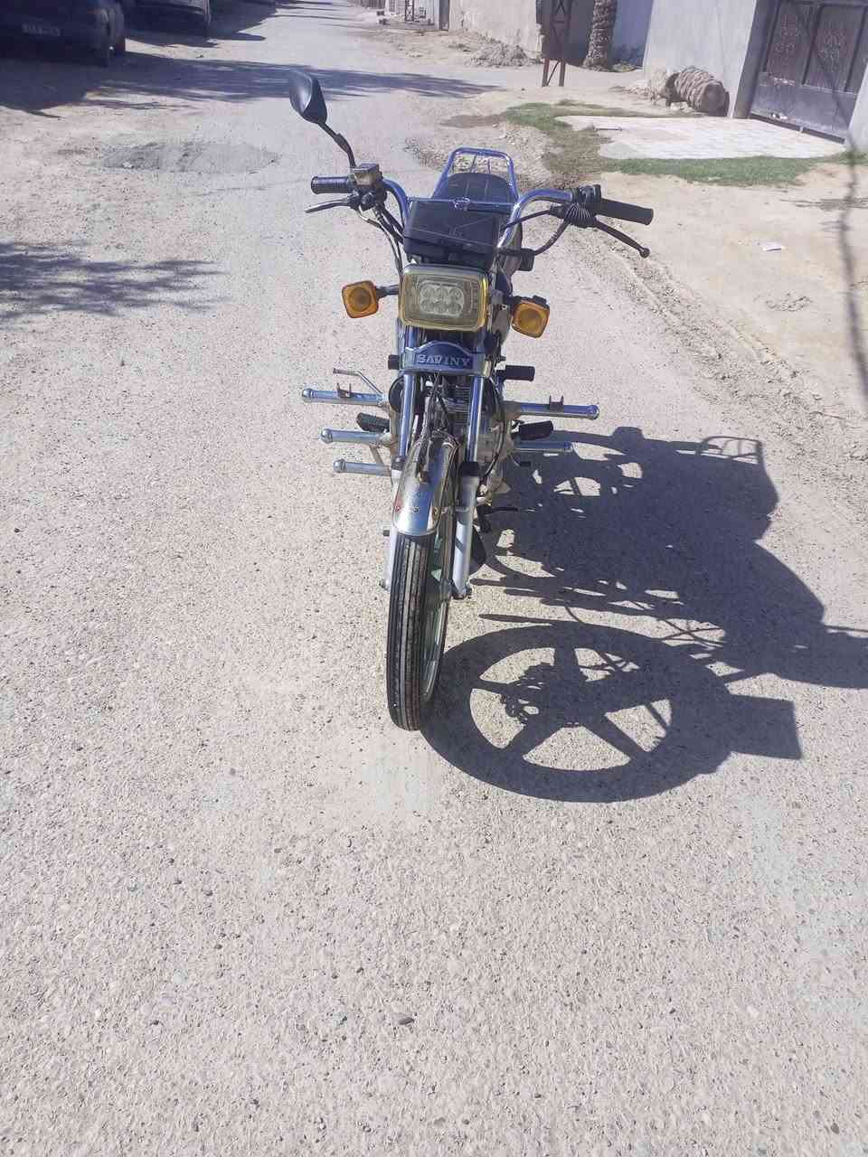 السلام عليكم للبيع دراجه سيفان خمسه كير بدون اوراق مكينه مامفتوحه السعر 350 المكان بعقوبه زهره ***********/***********
