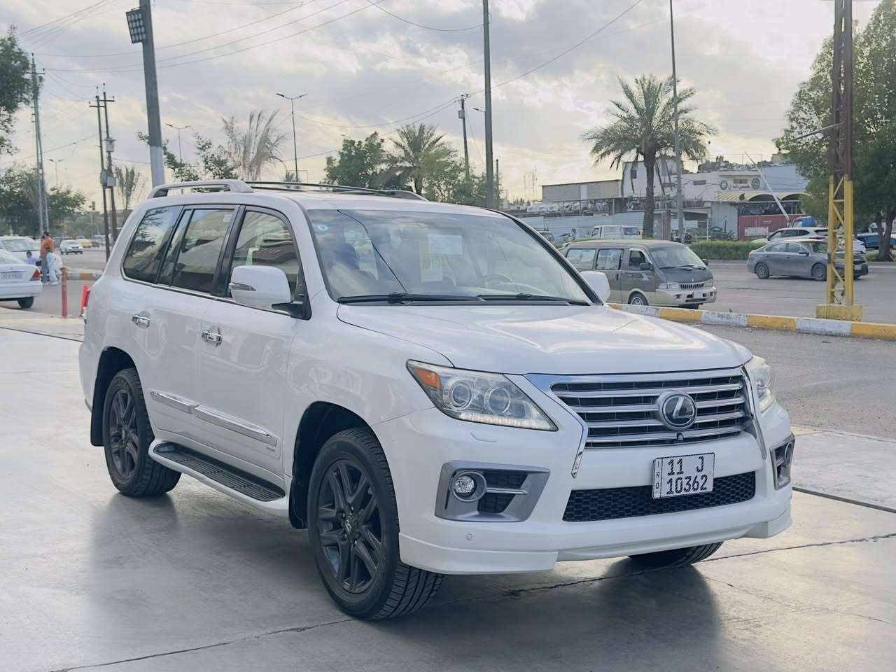 لكزس LX570 بريمي موديل 2013
المكان: بغداد 

اللون: أبيض
الداخل: قرميدي
الحالة:
بدون صبغ
المواصفات العامة:
فئة بريمي أصلي رقم واحد
محرك V8 سعة 5.7
فول فول مواصفات

البيع او مراوس 

🟪 السعر  :: اتصال 

المواصفات التفصيلية:
بصمة تشغيل
نظام الانزلاق
تشغيل عن بعد
كشن جلد مع هيتر
راس ديفيدي
كاميرات
ثلاجة
زينون
جلد مع تدفئة وشفط
تبريد
نظام ECO
وضع Sport
حساسات خلفية
مرايات كهرباء
فتحة سقف
باب خلفي جك
رادار أمامي

المحرك والقير:
محرك وقير بشرط
غير مفتوحة
كلها على وضع البلادي

السنوية:
سنوية زنكة كلشي جديد
باسمي
تحويل وخرامة بشرط

الصرفية:
السيارة ما بيها دينار مصرف
سيرفس كامل
نظافة 100%

الإطارات:
4 إطارات جديدة
تاير وويل شركة
تايرات دنلوب أصلية

التحويل:
تحويل أو وكالة بنفس اليوم حاضر

رقم الهاتف 

 ***********
