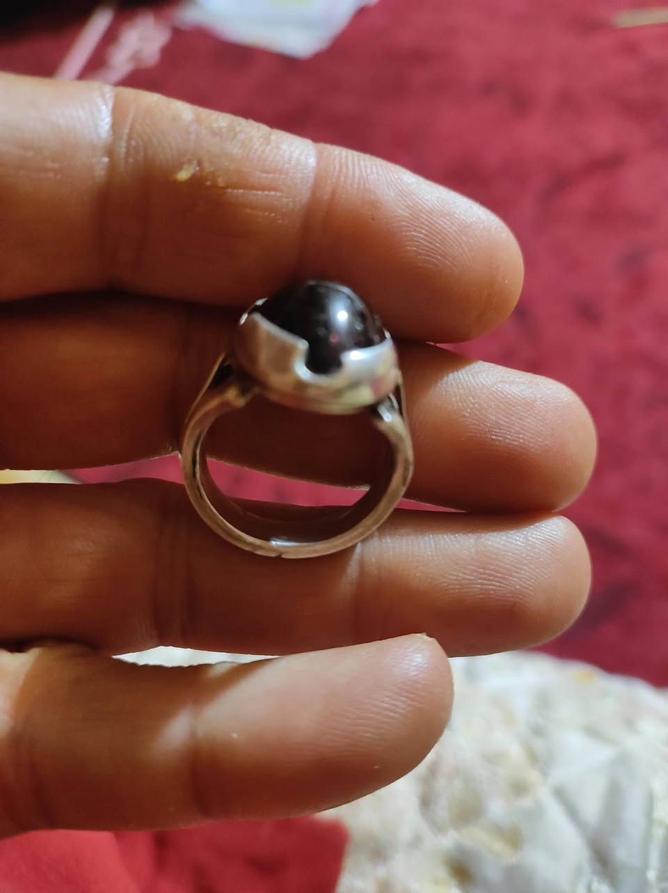 ياقوت زريجي قديم جدا صياغه قياس ١٩ أو ٢٠ خنصر بصره *********** سعره ٧٥ الف نهائي
