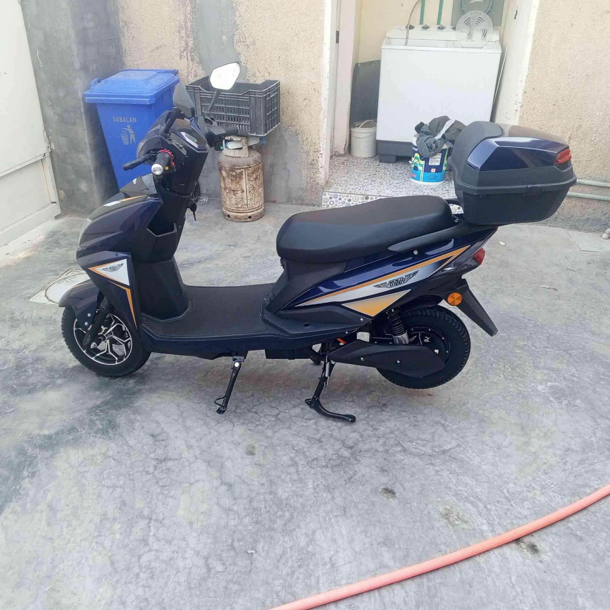 دراجة شحن ‌🇲‌🇹‌🇷سكنس فول مواصفات شاشة LED نضام بك لايت زنون السعر 700وبيها مجال مكاني بغداد الرقم *********** و متواجد خاص
