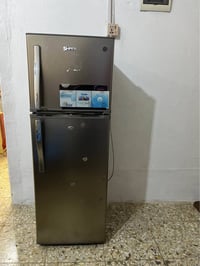 ثلاجه نضيفه تجميد فوك وجوه وعلى الفحص سعرها 125 وبيه مجال المكان نهايه...