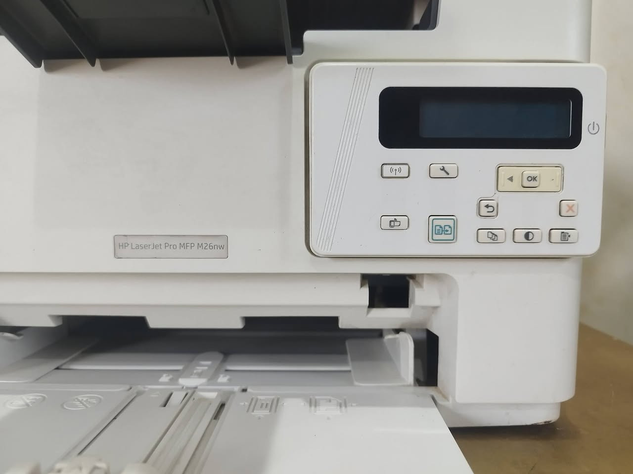 🖨️ للبيع: طابعة HP LaserJet Pro MFP M26nw
✅ طباعة – نسخ – سكانر (3*1) 
✅ تدعم الاتصال اللاسلكي (Wi-Fi) وUSB
✅ سرعة وجودة عالية في الطباعة
✅ مناسبة للمكاتب، الطلاب، والأعمال المنزلية
✅ حالتها ممتازة وجاهزة للاستخدام
مع وصله USB للربط بجهاز كمبيوتر و وصله كهربه للطابعة. 
📍 الموقع: (امدرمان )
💰 السعر: (500)
📞 للتواصل: عبر الخاص أو على الرقم (0926202869).
سارع بالحجز، والبيع للأسبق.


**إذا كنت صاحب هذا الإعلان وتريد حذفه لأي سبب، رجاءا أرسل رسالة إلى الدعم الفني**
