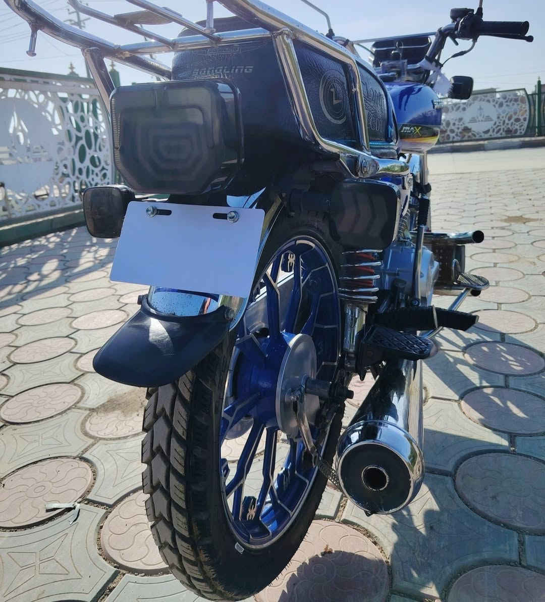 سيفان 5 كير للبيع سعر 450 مديل 25 
***********
