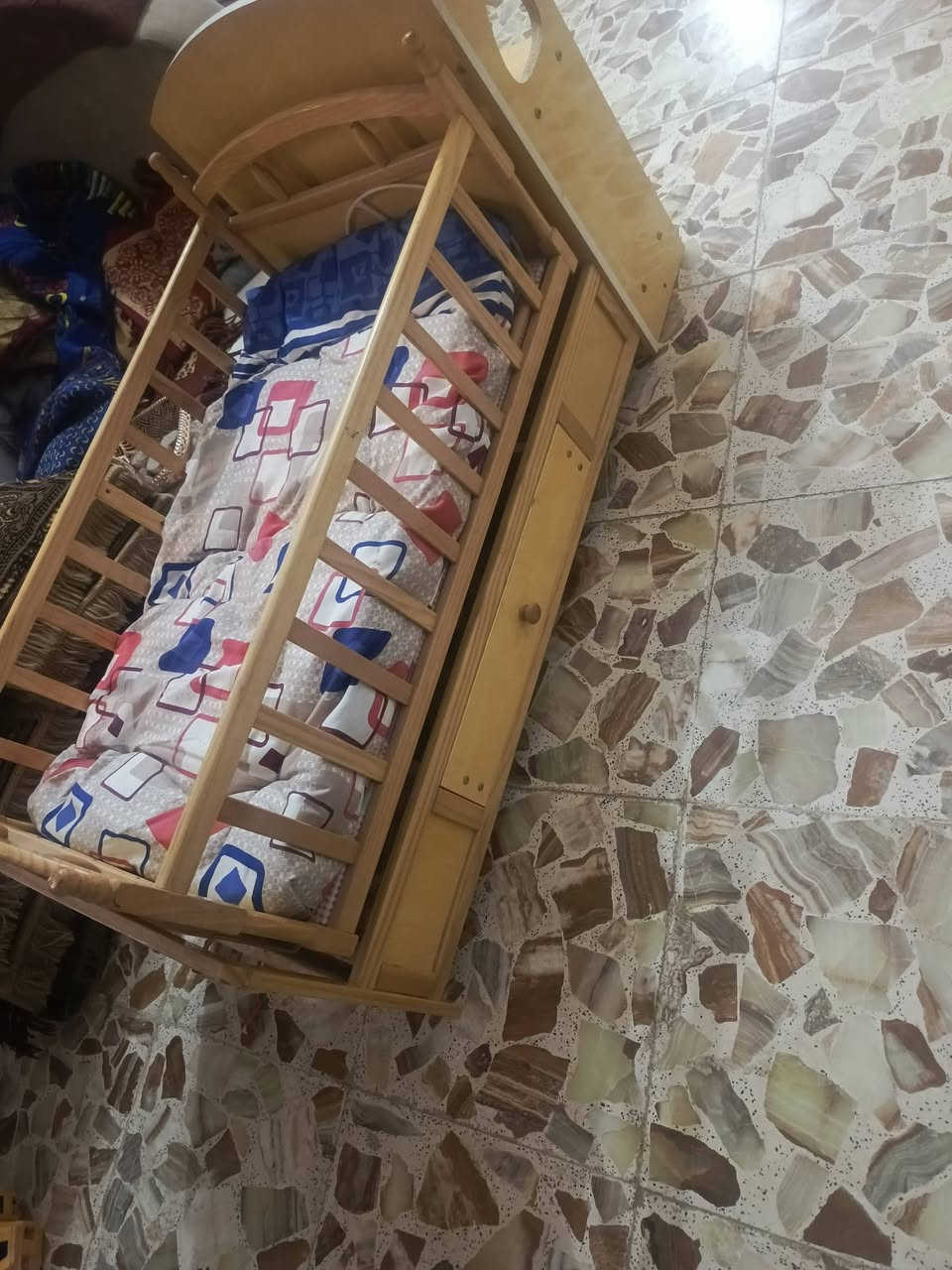 السلام عليكم عندي سريره اطفال جديد هو والدوشك لبيع  50وبي مجال قليل ليريد يراسلني


**إذا كنت صاحب هذا الإعلان وتريد حذفه لأي سبب، رجاءا أرسل رسالة إلى الدعم الفني**