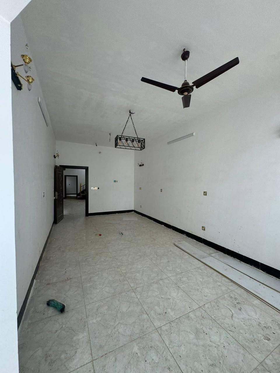 #دار للبيع بناء جديد زيرو
العنوان : تكريت القادسية 
شارع ابو عقرب خلف اسواق علاوي 
#المساحة 8☆30=240متر  شارع 15 
يحتوي على  2 غرف نوم واستقبال وهول كبير 
 ومطبخ حار بارد  سيراميك وصحيات داخل وخارج 
حديقة داخلية وخارجية وكراج سيارة 
#السعر المطلوب《 155  مليون  》قابل للتفاوض 
#للاستفسار الاتصال على الارقام التالية
***********
***********
#مكتب دجلة للعقار ....
