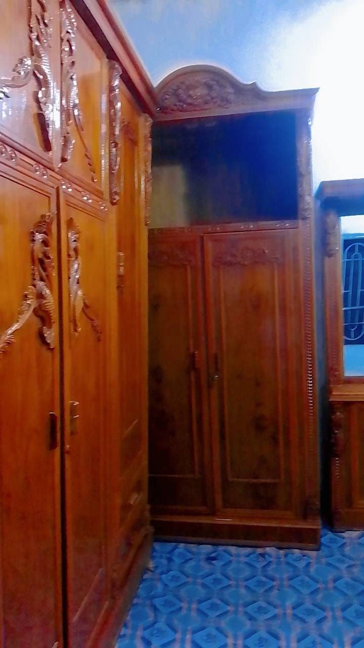 غرفة للبيع طابقين الارتفاع مترين و٨٠ سم السعر مليون و٣٠٠ وبيها مجال للتواصل ***********
