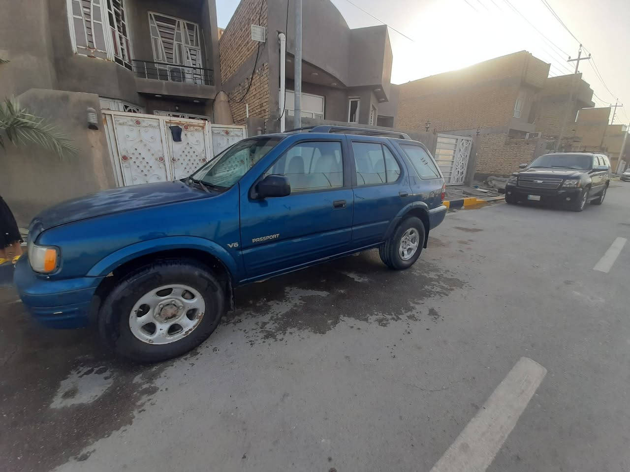 السلام عليكم سياره ازوزه موديل 2000 گير ومكينه جاهزه رقم انكليزي ذي قار باسمي بكاني ناصريه مركز والشراي يخابر ويدلل***********
