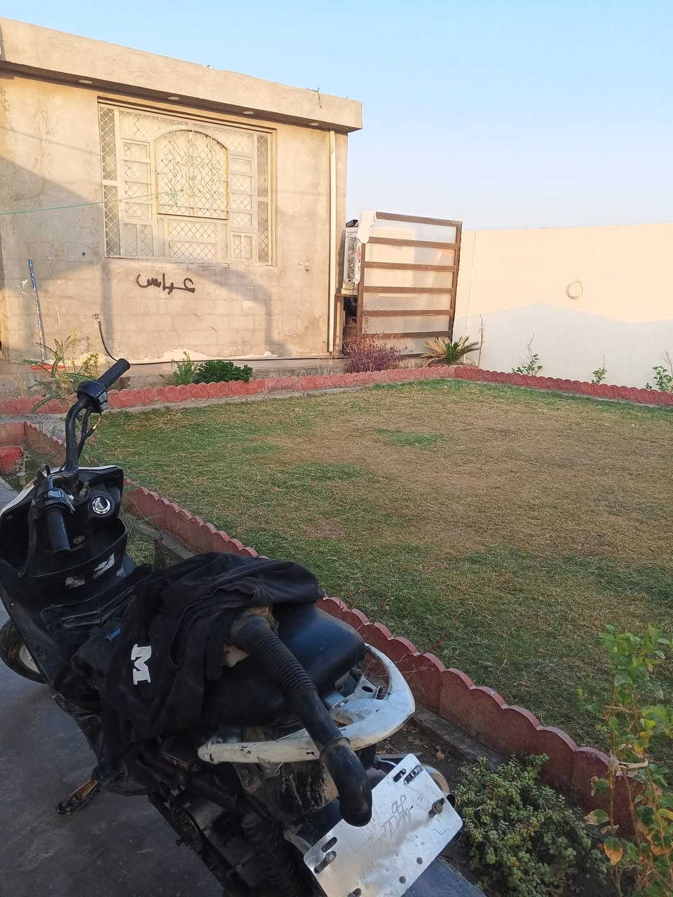 السلام عليكم بيت للبيع في منطقه الدوانم مال الشرطه الخامسه قرب جامع كرطان الكبير المساحه 460مترالسعر 165وبي مجال للاستفسار الاتصال على الرقم ***********
