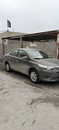 للبيع او مراوس تيوتا يارس موديل 15 رقم وهزه وسنويه كله جديد ابسمي محرك...